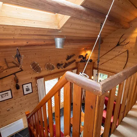 Chaleureux Pres Du Centre Avec Cheminee Et Vue Montagne - Fr-1-688-4 Chalet *